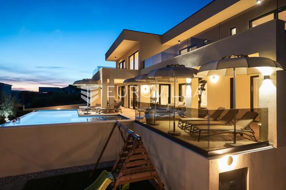 zadar, maslenica, luksuzna vila s bazenom i neometanim pogledom na more 254 m² - slika 58