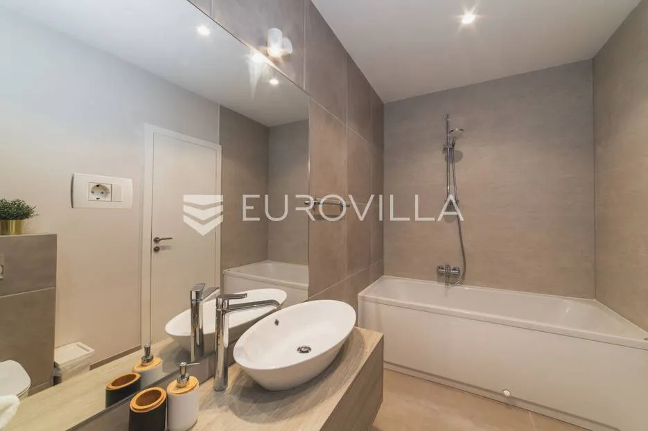 trogir, luksuzna vila s bazenom, nkp 368 m2 - slika 48