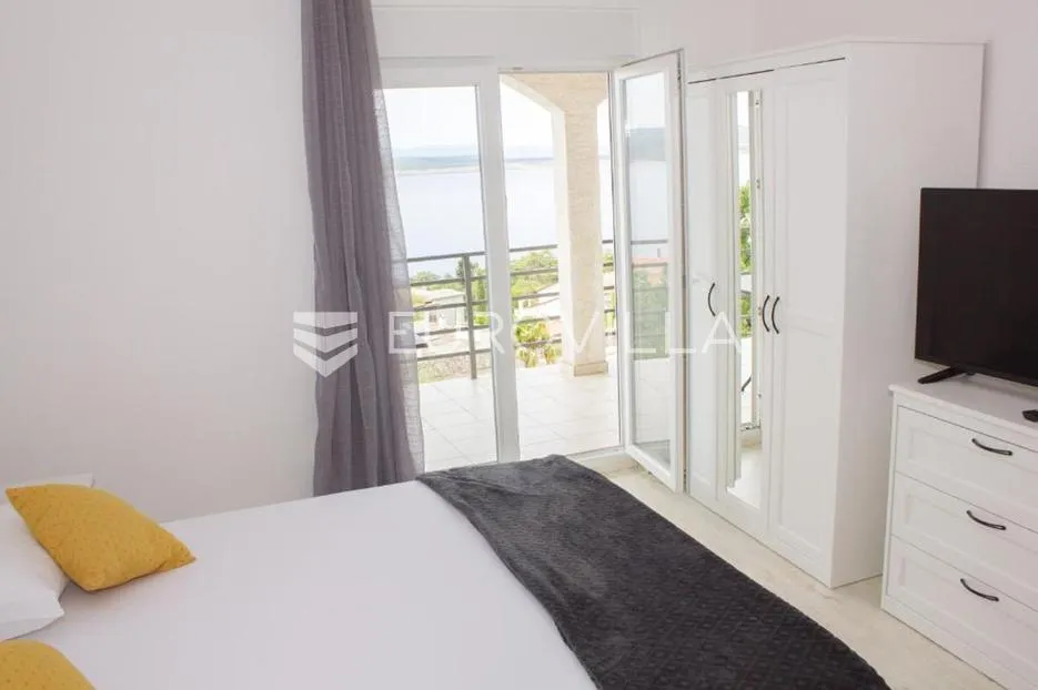 crikvenica, kuća s 8 apartmana i bazenom, 500 m od mora, izvrsna investicija - slika 19