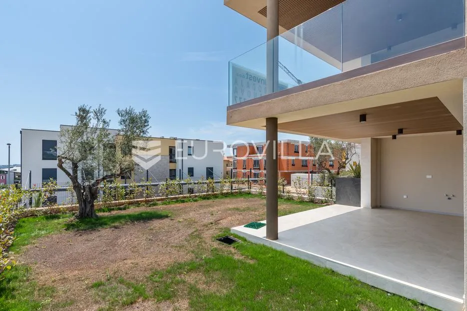 istra, novigrad, stan s 2 spavaće sobe s vrtom u prizemlju 115 m², parkirno mjesto - slika 2