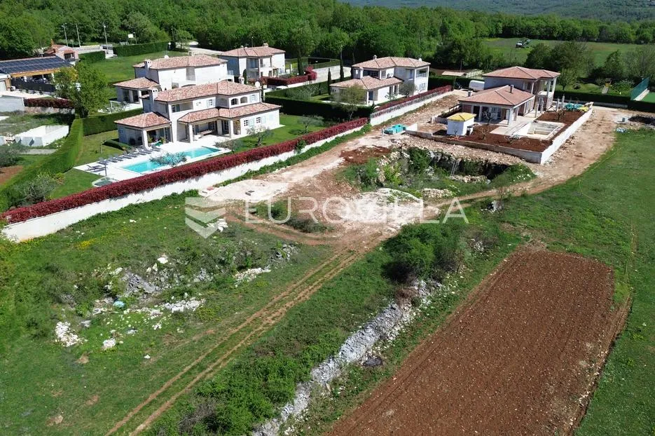 istra, ladići, ekskluzivno zemljište s građevinskom dozvolom za obiteljsku vilu s bazenom - slika 21