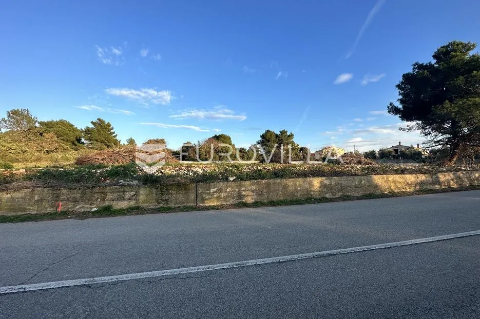 istra, ližnjan, veliko građevinsko zemljište 774 m2 za p+1 - slika 2