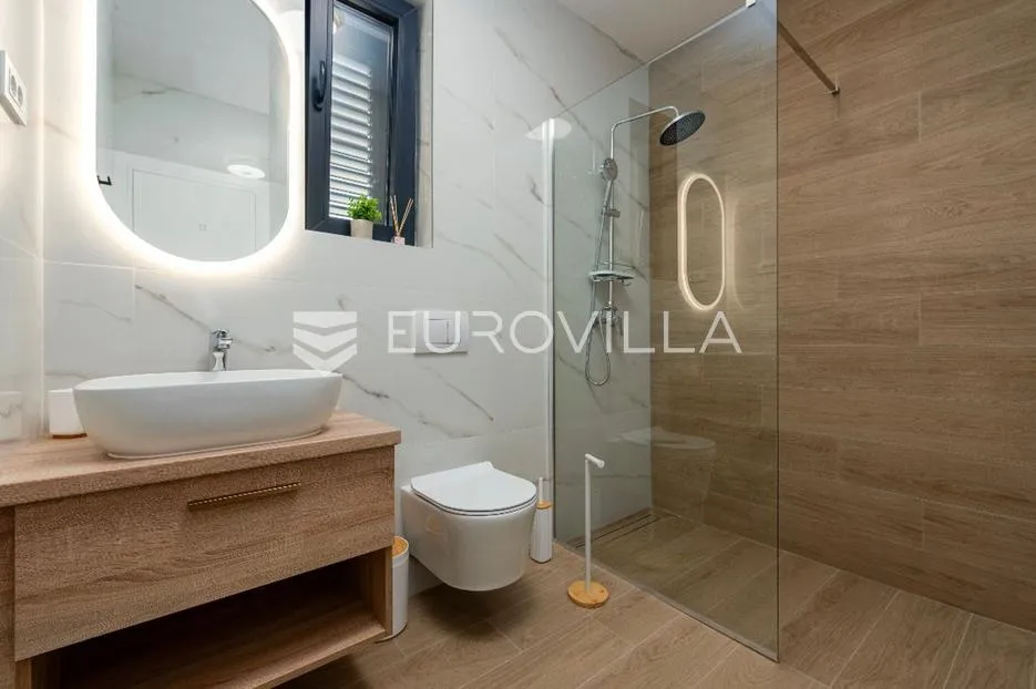 posedarje, moderna i elegantna vila prvi red uz more - slika 20