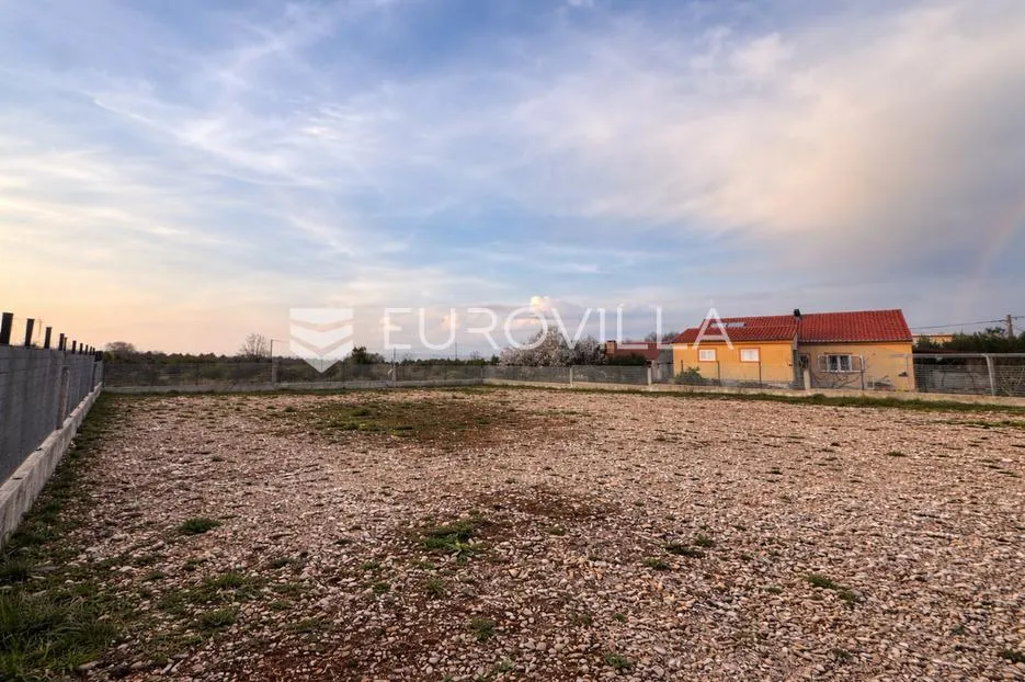 zadar, paljuv, ograđeno građevinsko zemljište 980 m² - slika 3