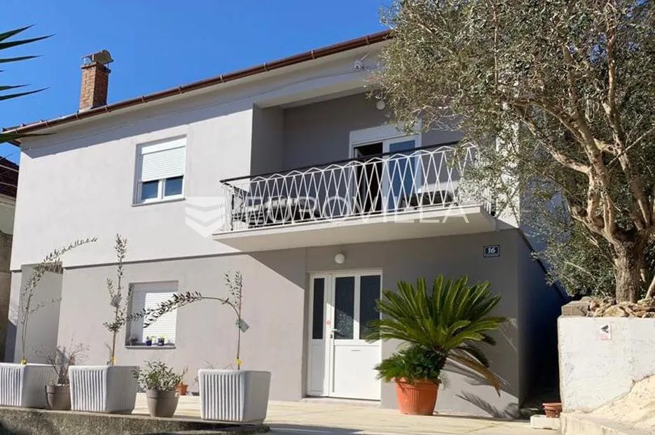 zadar, kali, lijepa kuća blizu mora s dva odvojena stana - slika 2