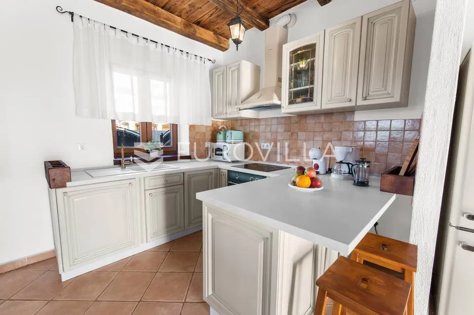 istra, svetvinčenat, prekrasna kamena katnica s bazenom 32 m² i jacuzzijem, 155 m² - slika 20