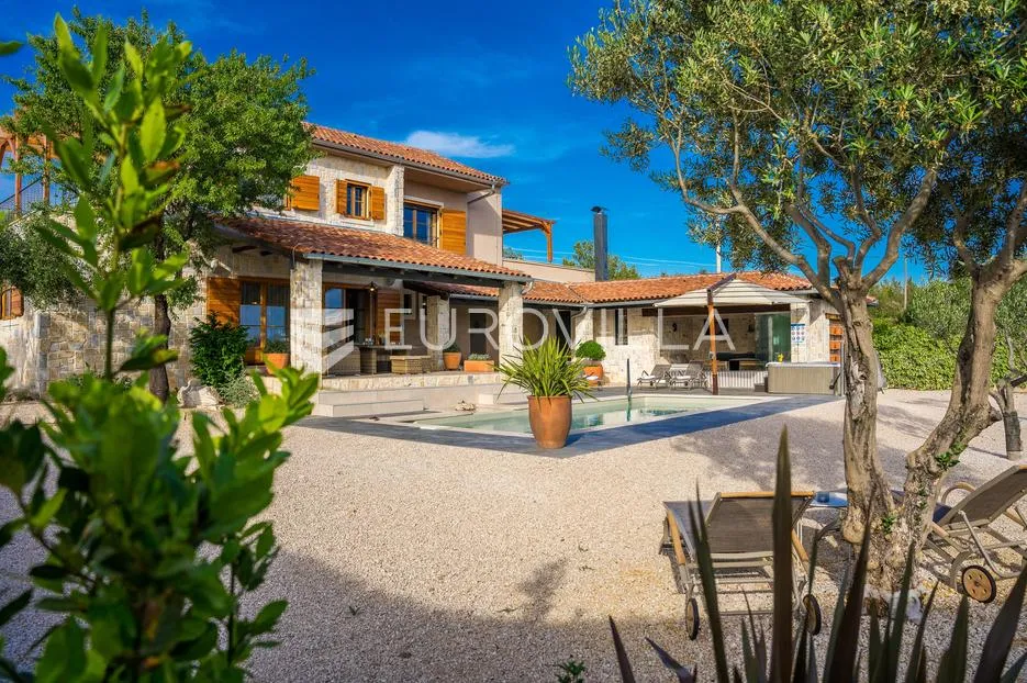 šibenik, martinska, prekrasna kamena vila s bazenom, vrtom i igralištem - slika 5