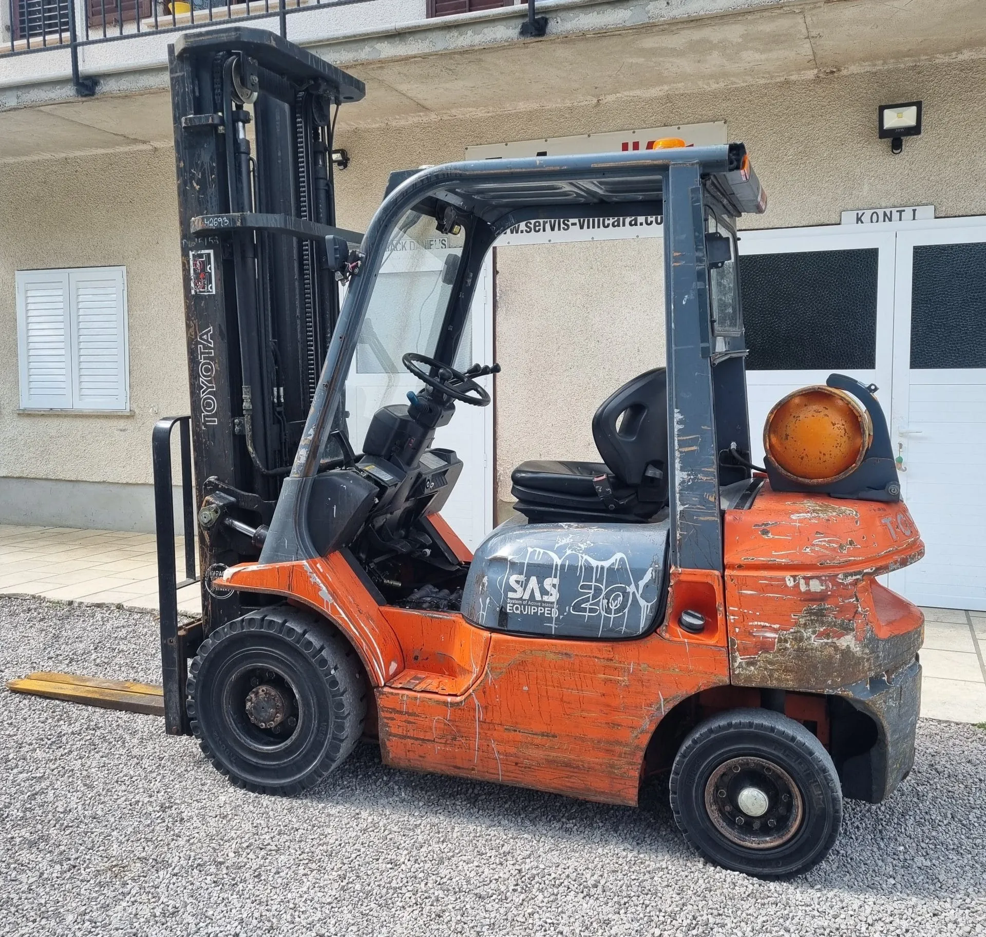 plinski viličar toyota 2t - slika 3