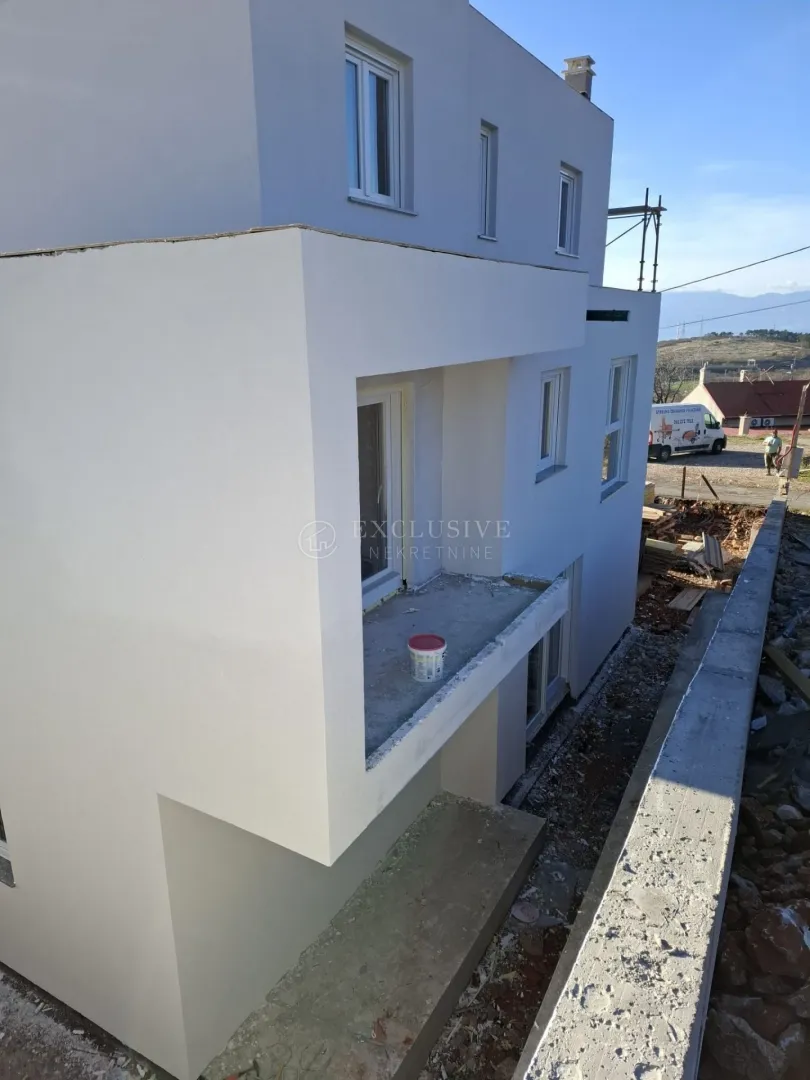 hreljin -novogradnja- 2s +db u prizemlju sa okučnicom, pogled na more - slika 8