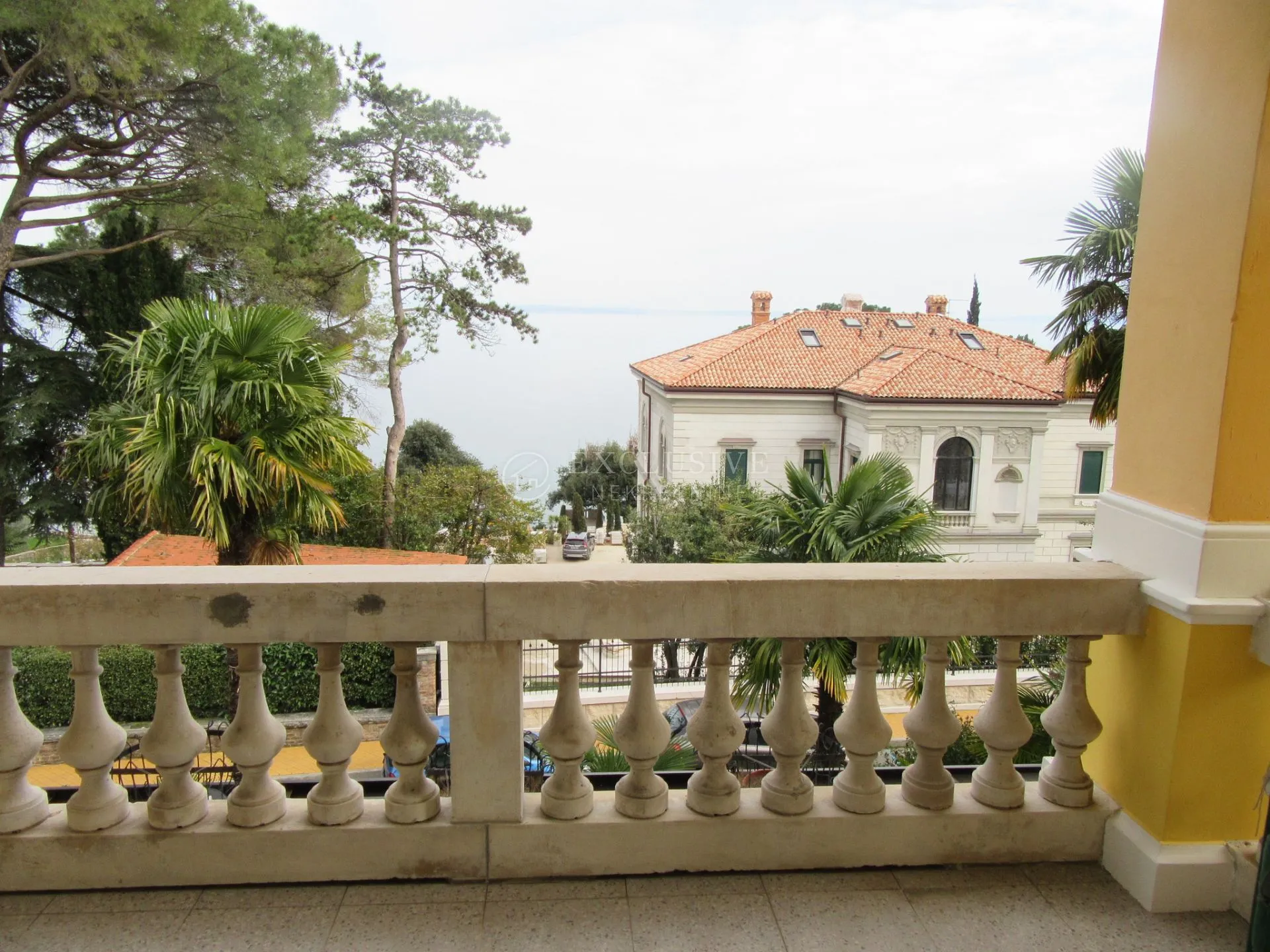 opatija - gospodski stan u villi s parking mjestom - udaljen 50m od mora - slika 29