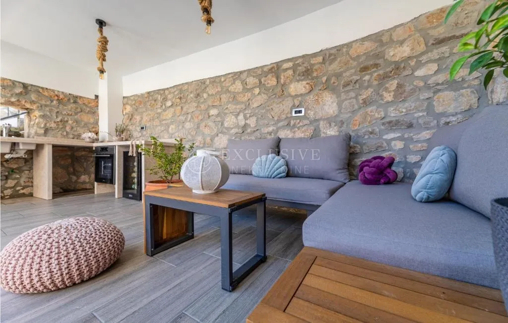 otok krk, vrbnik - kamena vila s bazenom - slika 35