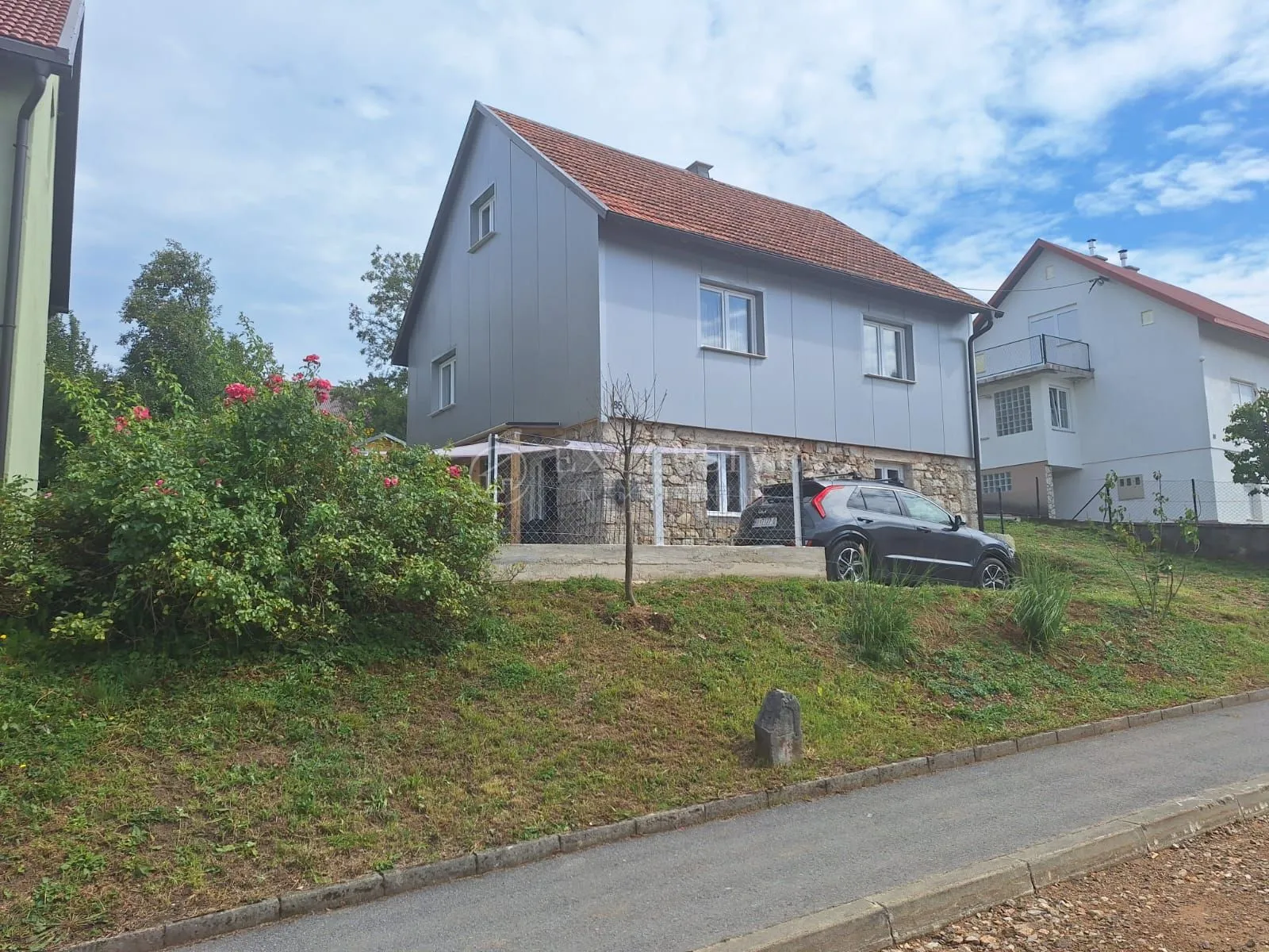 vrbovsko - rijetkost - sređena kuća sa lijepom okučnicom - slika 4