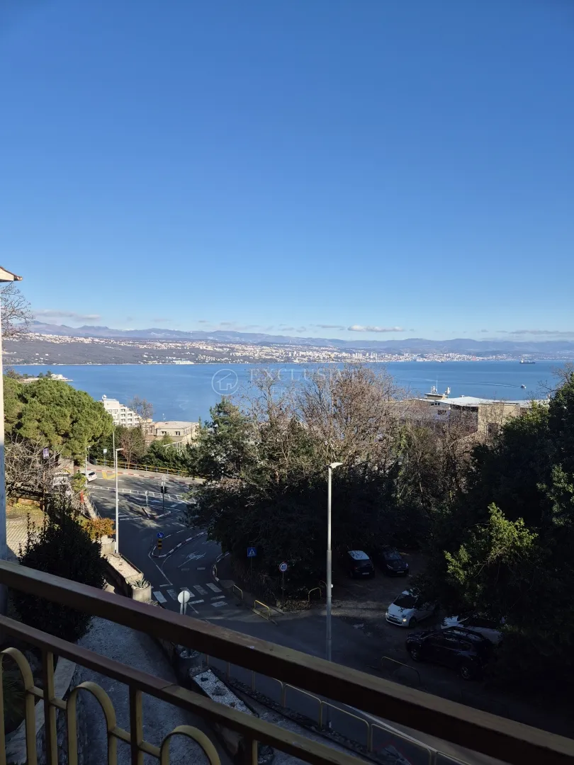 Opatija, 3s+db 93 m2 sa balkonom i pogledom na more