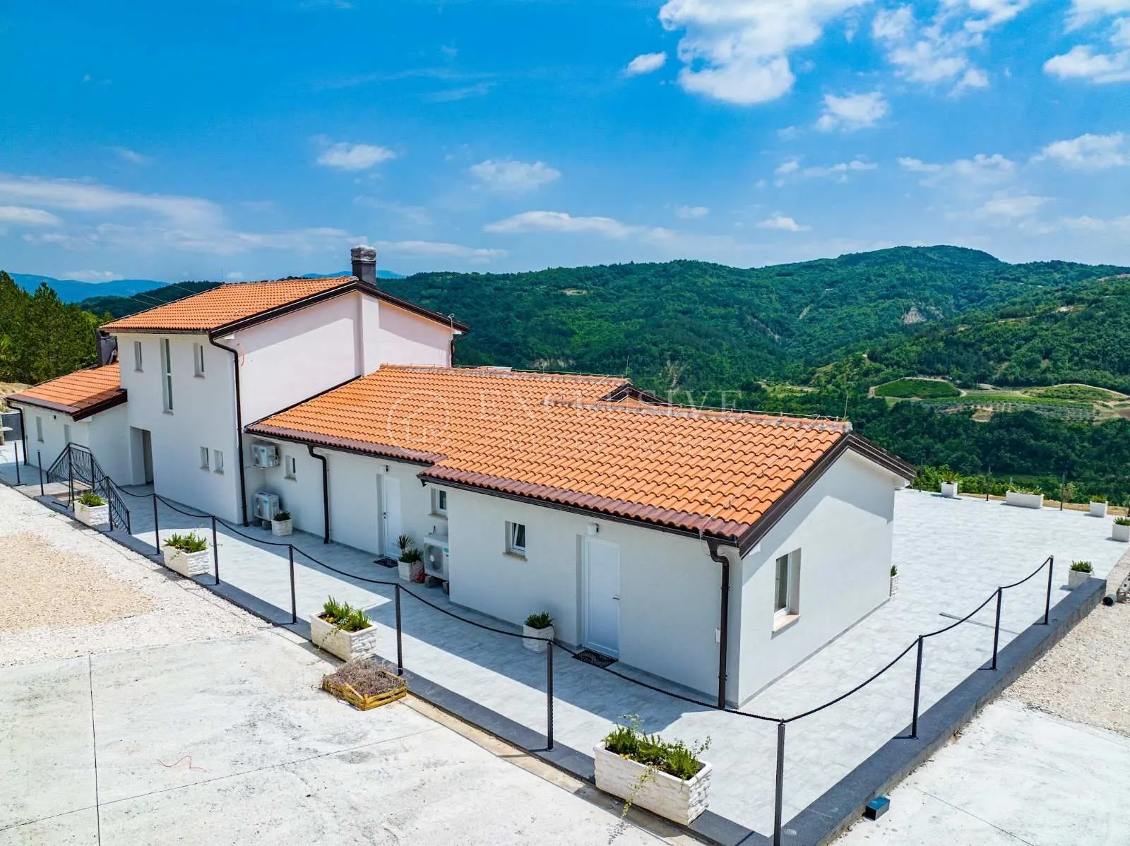 istra - hacijenda na osami s 20 000m2 okućnice !! - slika 8