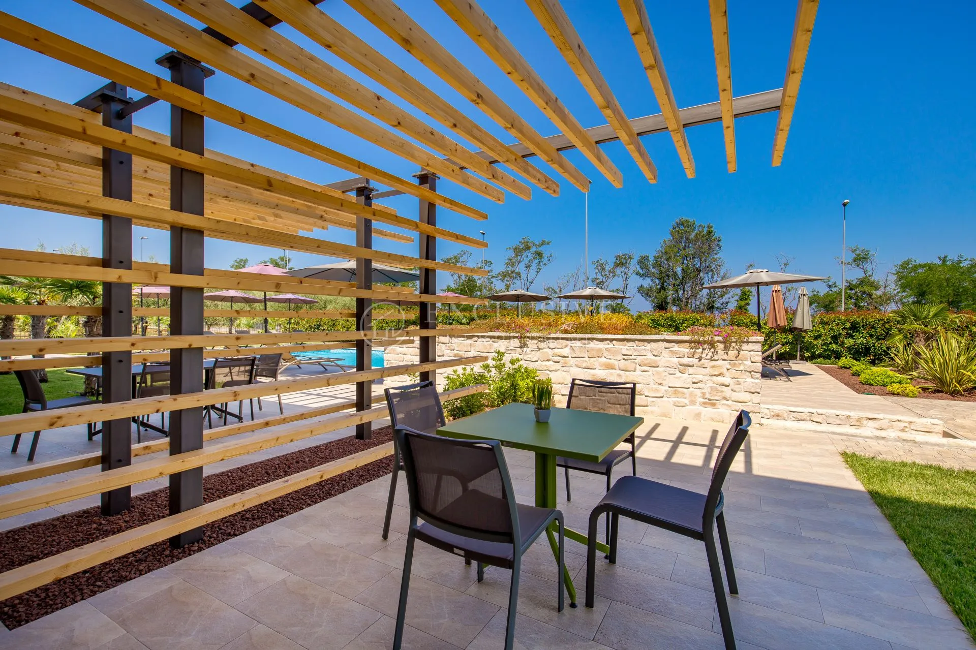 božanstvena rezidencija s villom i 6 apartmana - slika 4
