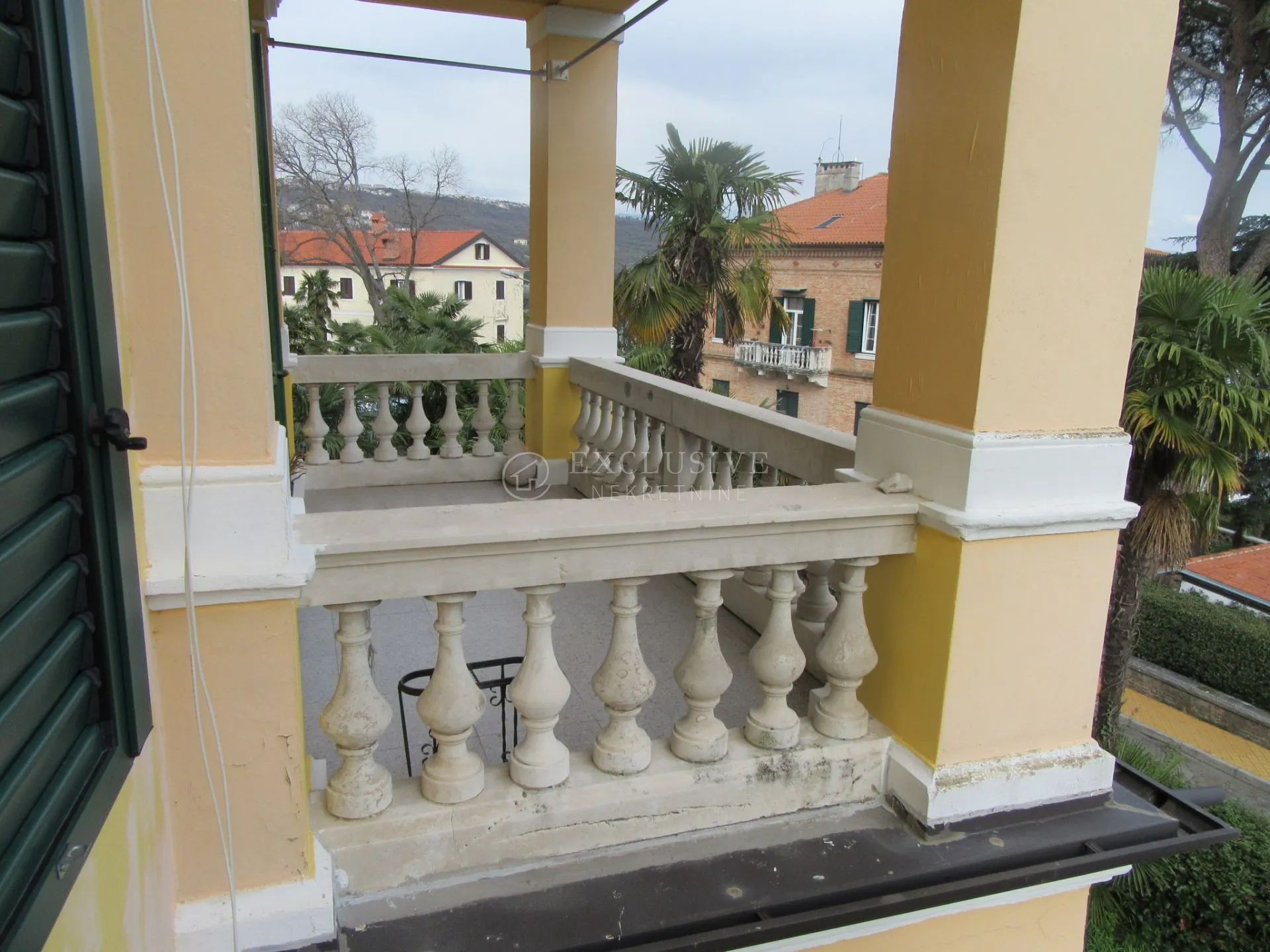 opatija - gospodski stan u villi s parking mjestom - udaljen 50m od mora - slika 25