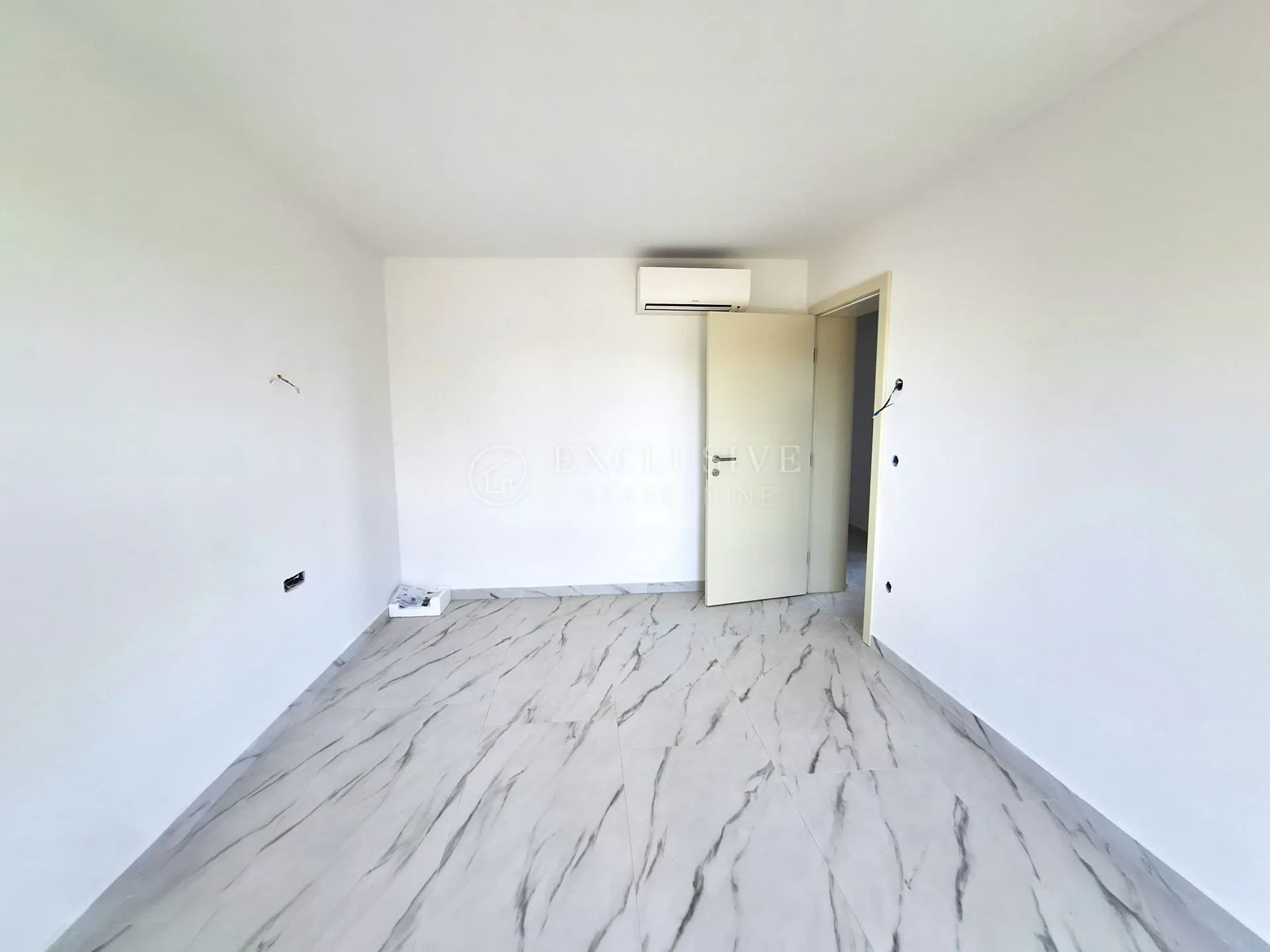 krk - prestižan dvoetažni apartman u novogradnji - slika 25