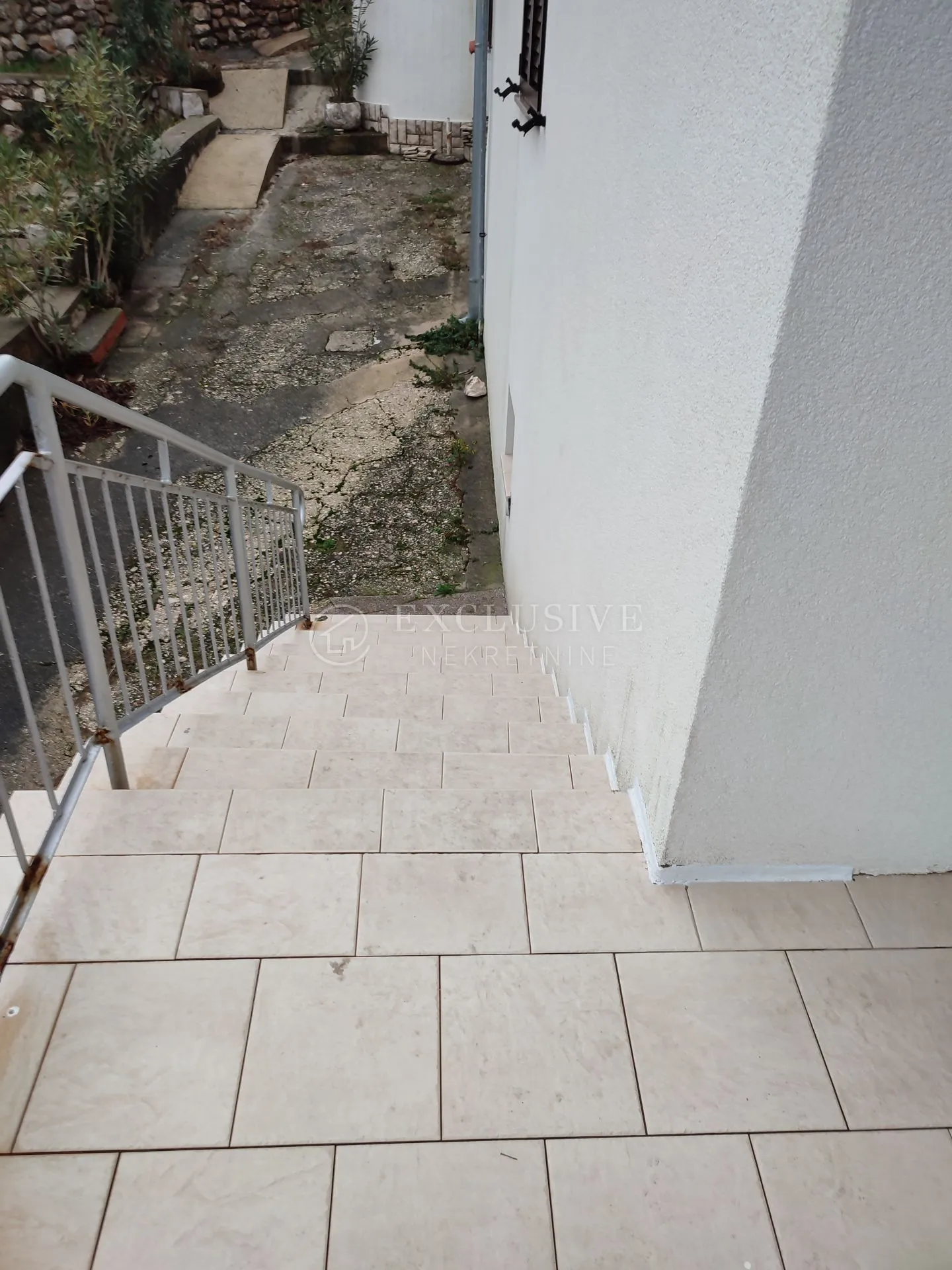 krk-jurandvor - dvoetažni apartman + zaseban apartman, terasa, vrt, parking - slika 15