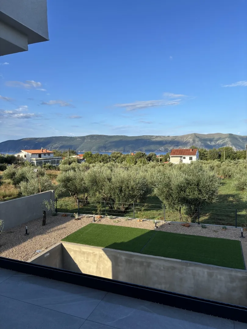 otok krk - samostojeća vila s pogledom na more - slika 17