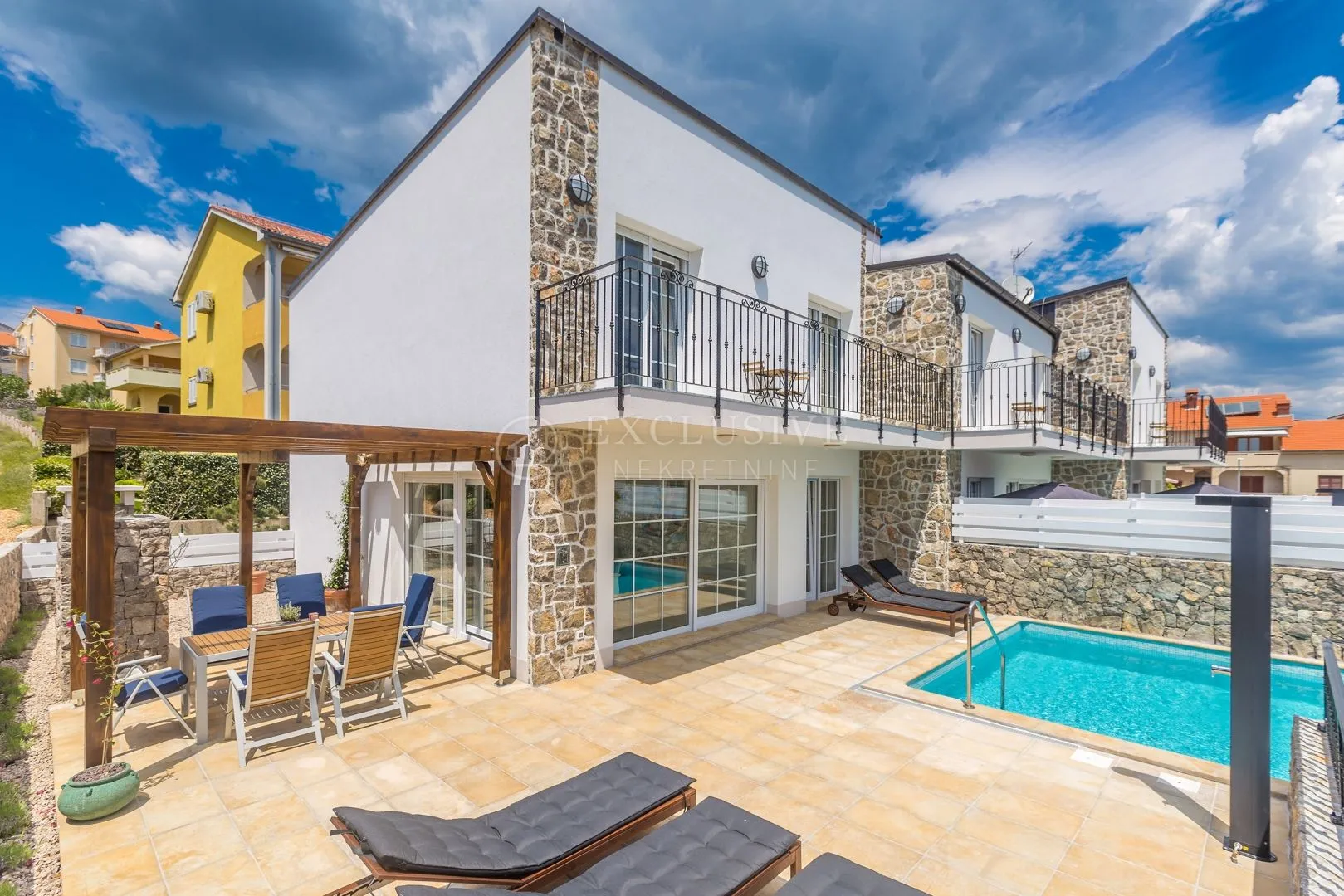 krk - vila s bazenom, okućnicom i pogledom na more - slika 4
