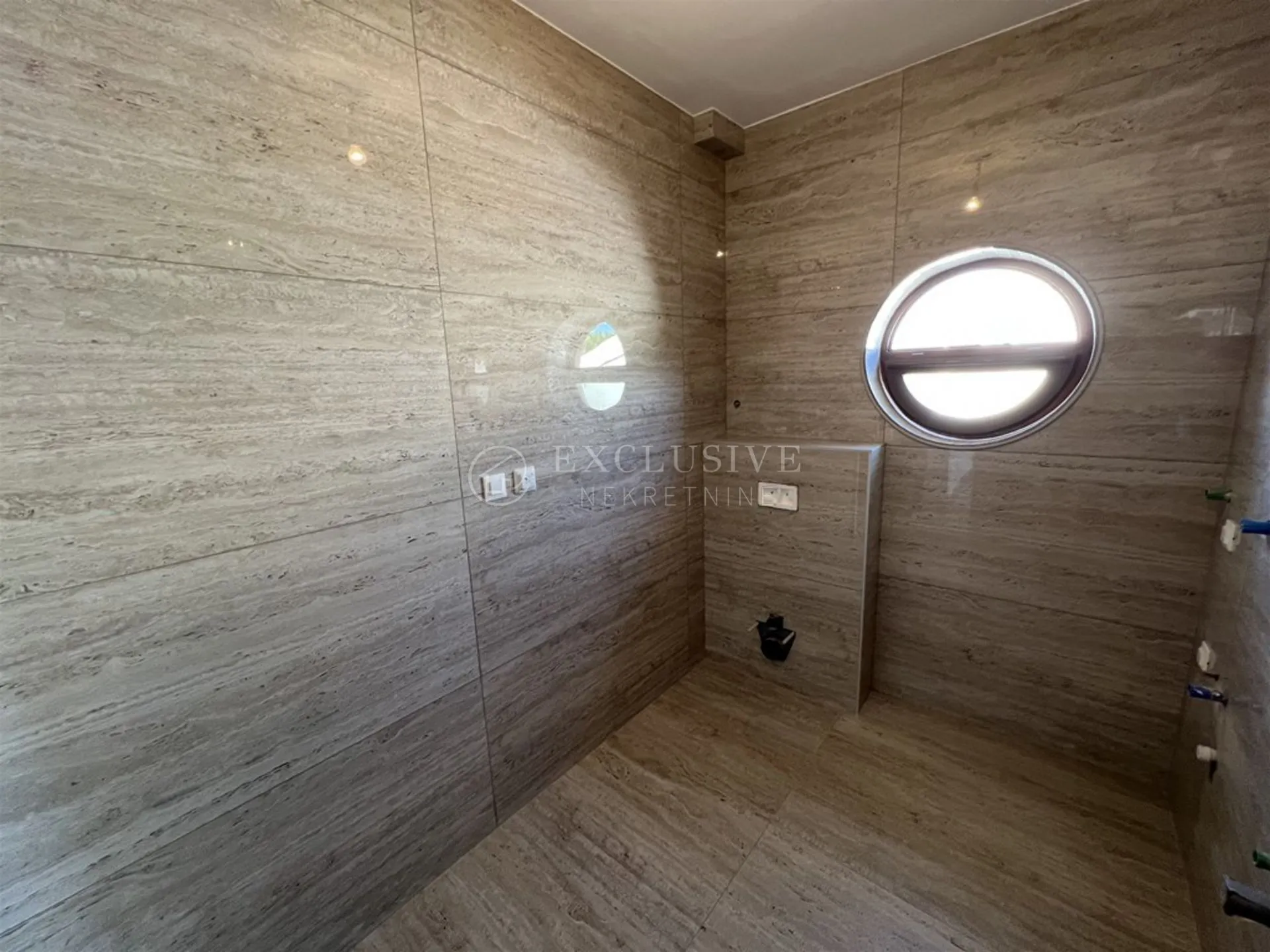 krk - penthose u novogradnji 20 m od plaže! - slika 10