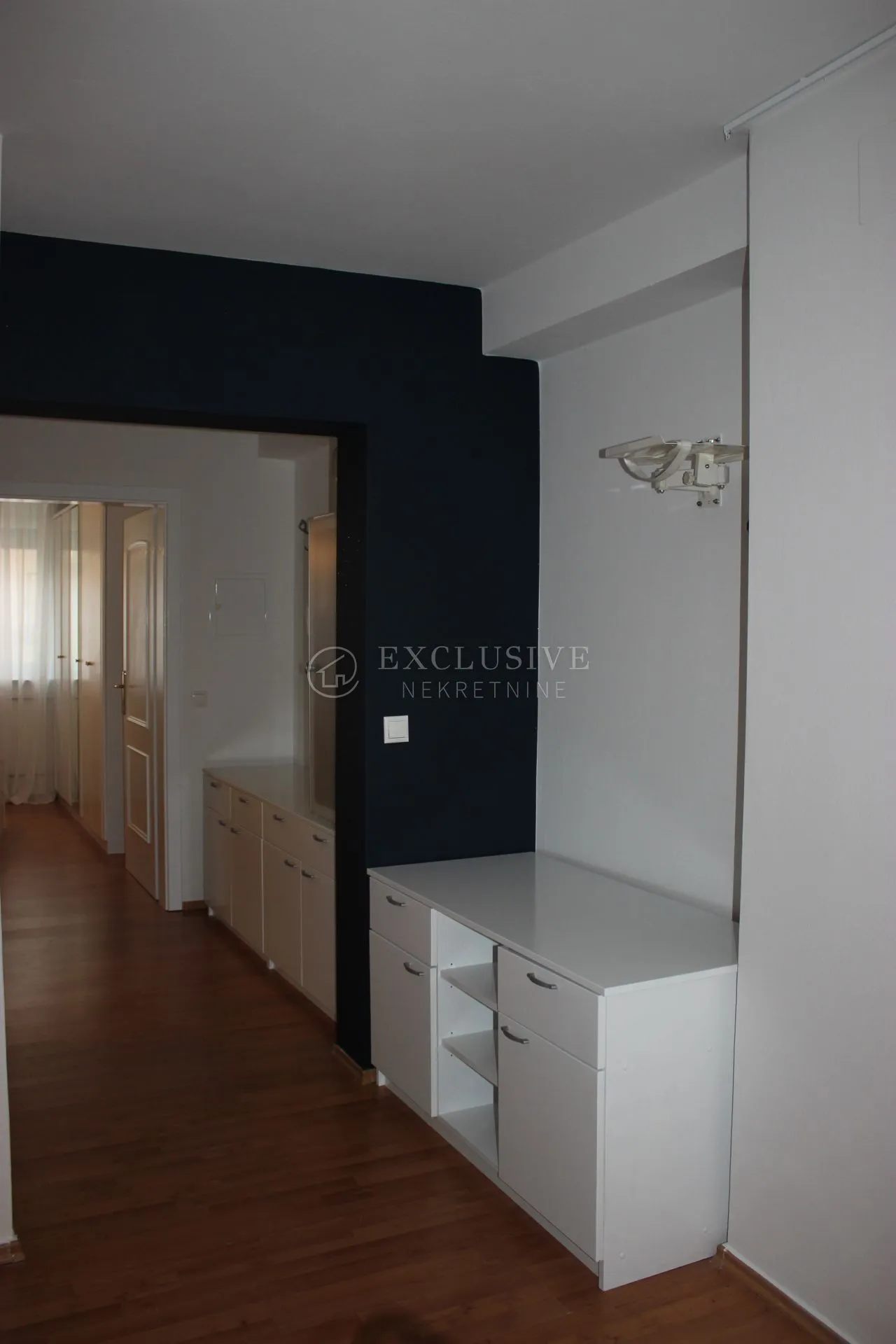 krk, vrbnik - prekrasna apartmanska vila u prvome redu do mora - slika 8