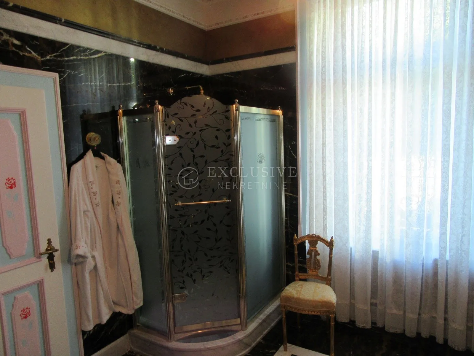 jedinstvena ponuda-opatija strogi centar-luxuzno uređen stan 220m2 - slika 16