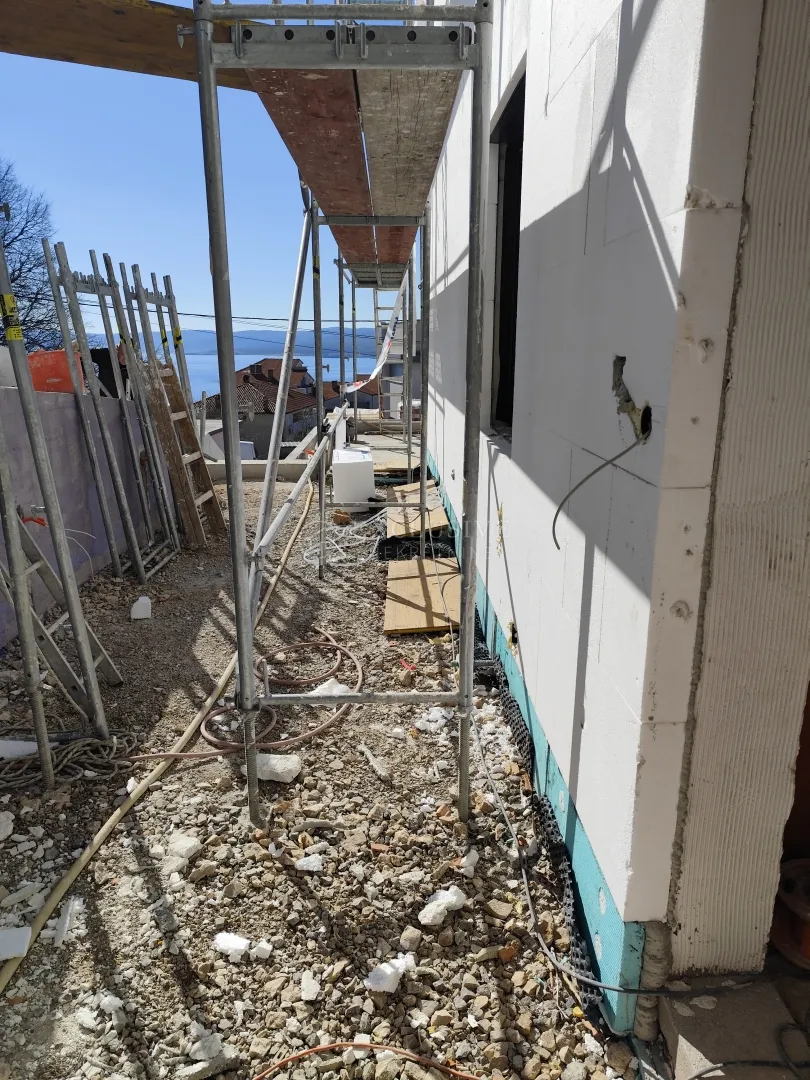 kuća -novogradnja - 2 stana-bazen-parking-pogled - slika 13