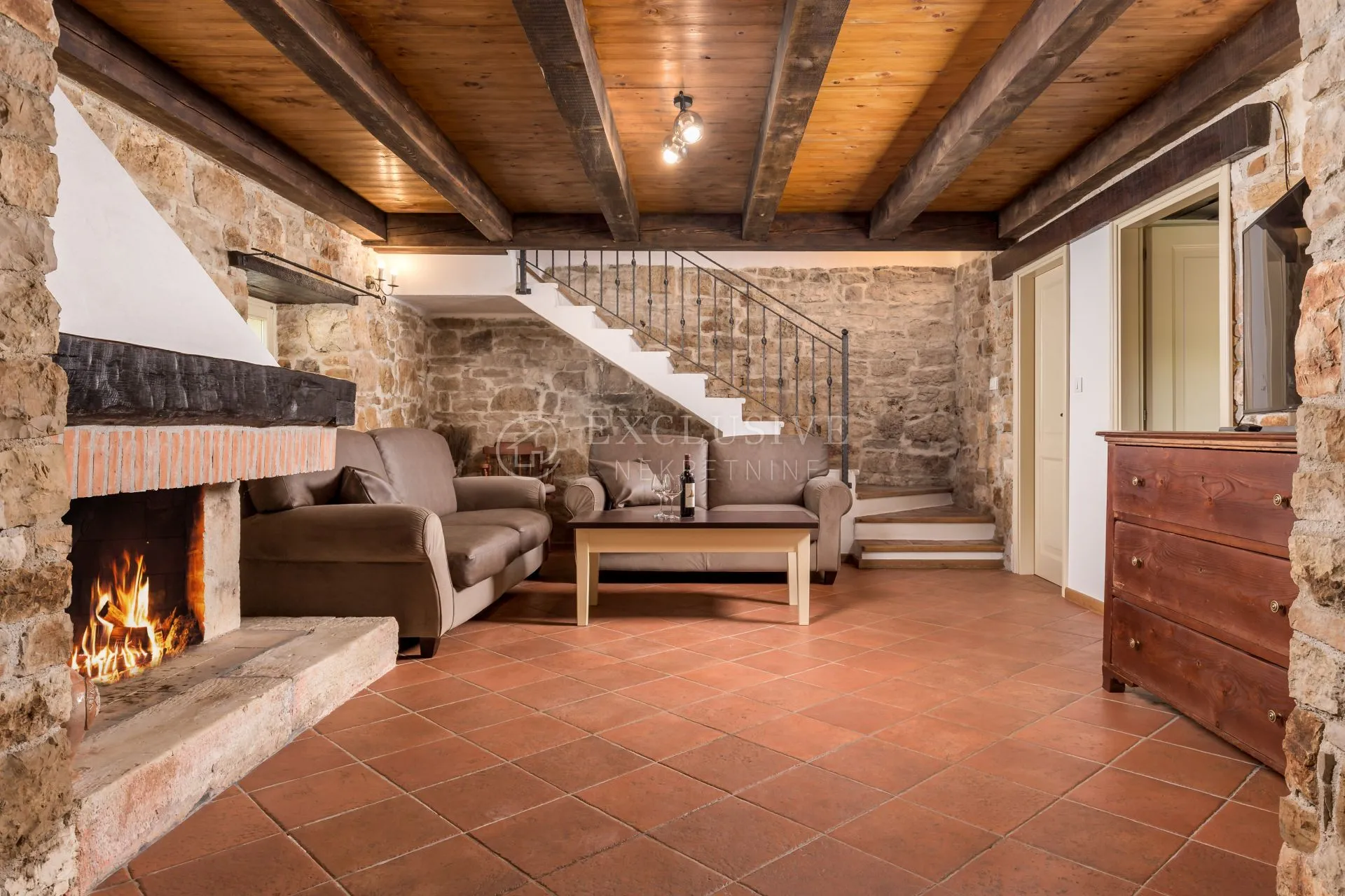 istra, tinjan - prekrasna kamena vila s bazenom - slika 38