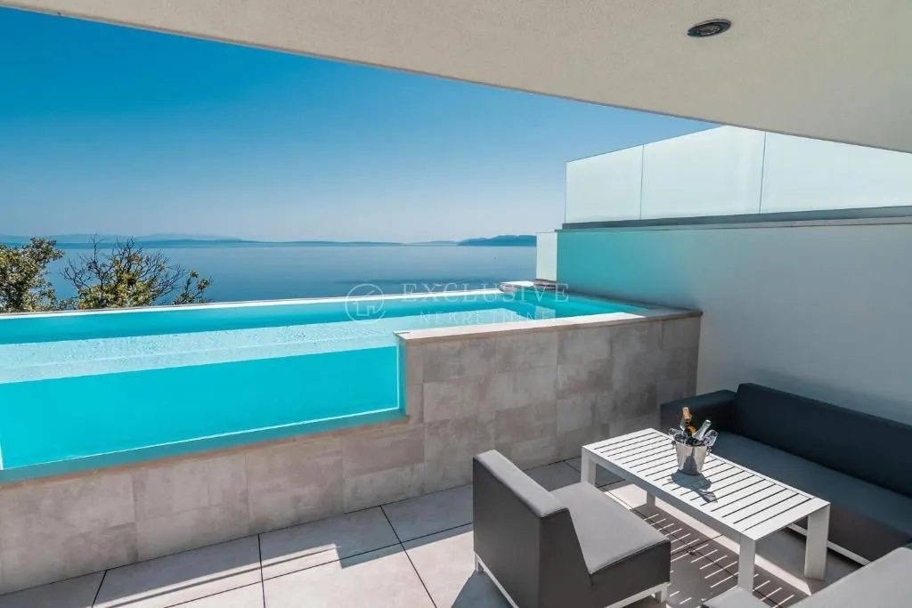 opatija-prekrasna villa s bazenom na krovu - slika 5
