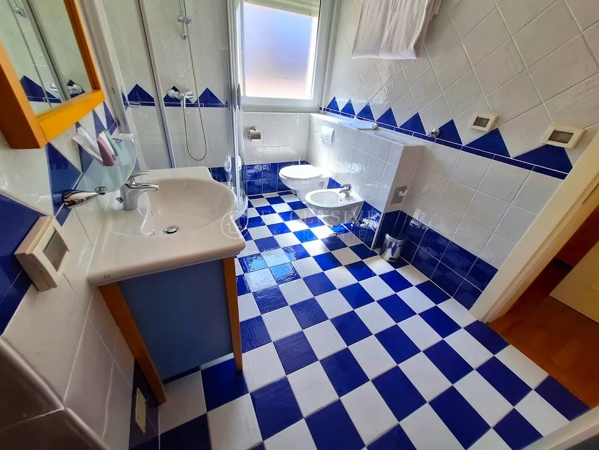 umag - ekskluzivni apartman s panoramskim pogledom na more - slika 15