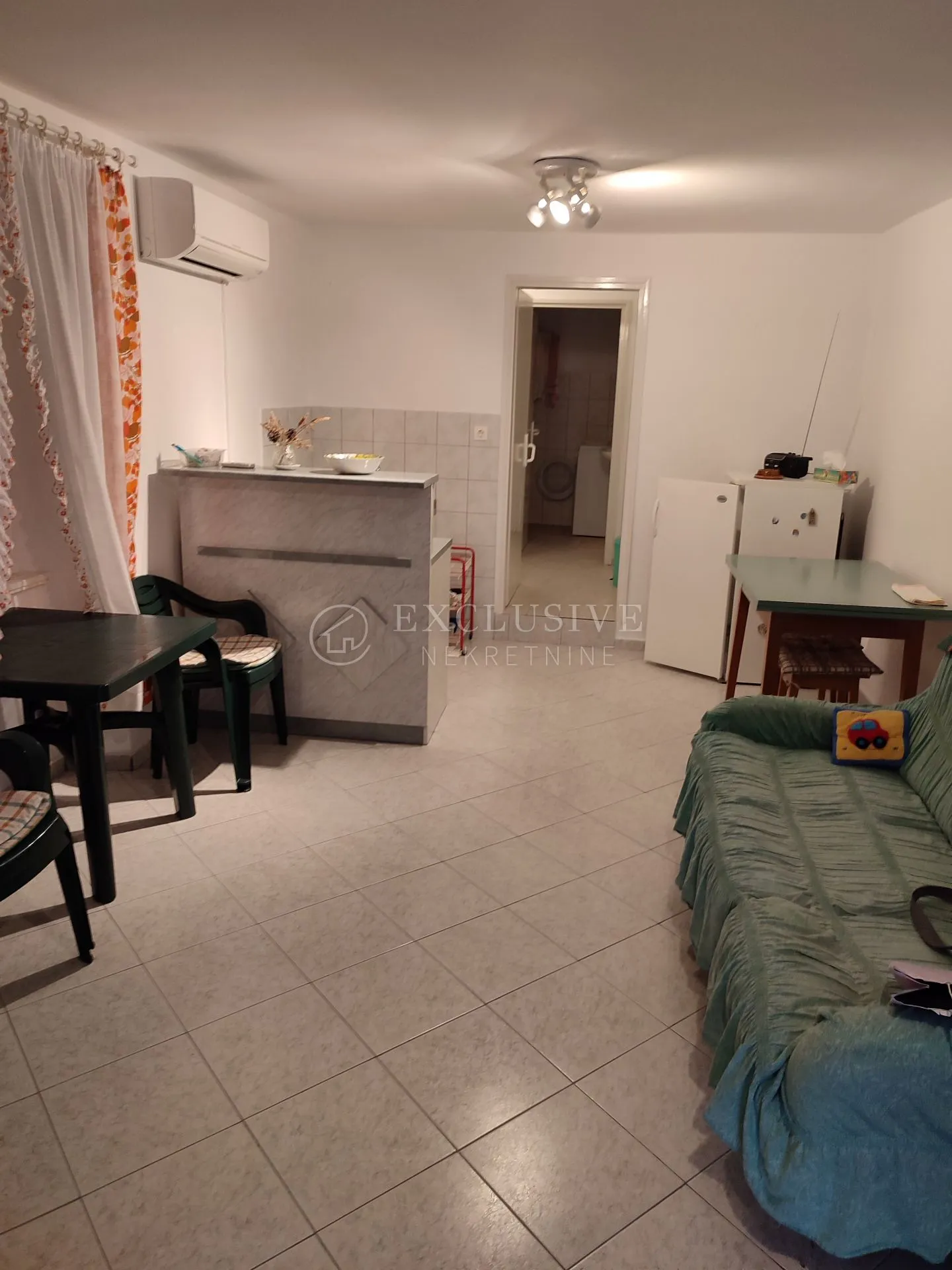 krk-jurandvor - dvoetažni apartman + zaseban apartman, terasa, vrt, parking - slika 22