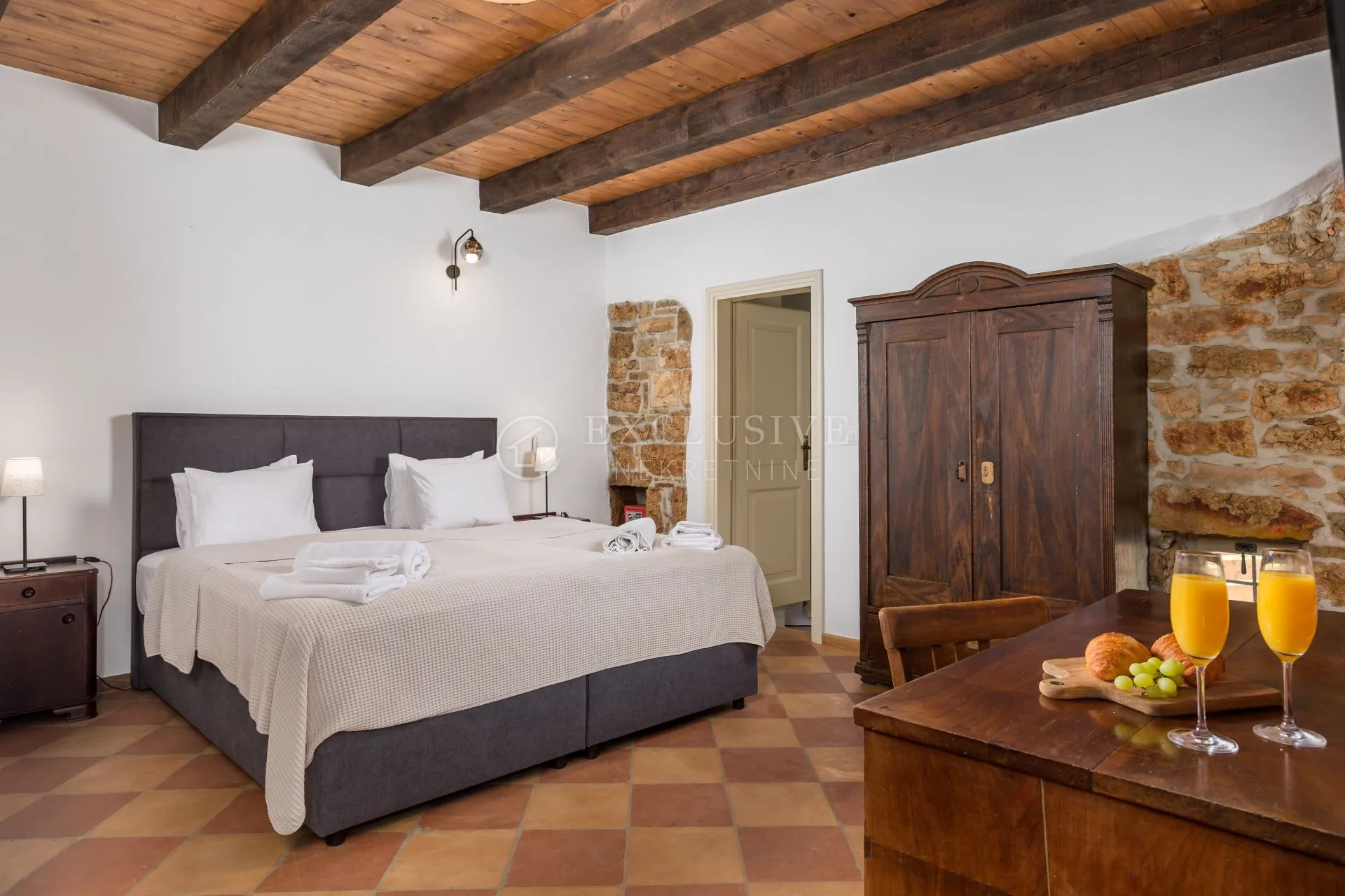 istra, tinjan - prekrasna kamena vila s bazenom - slika 34