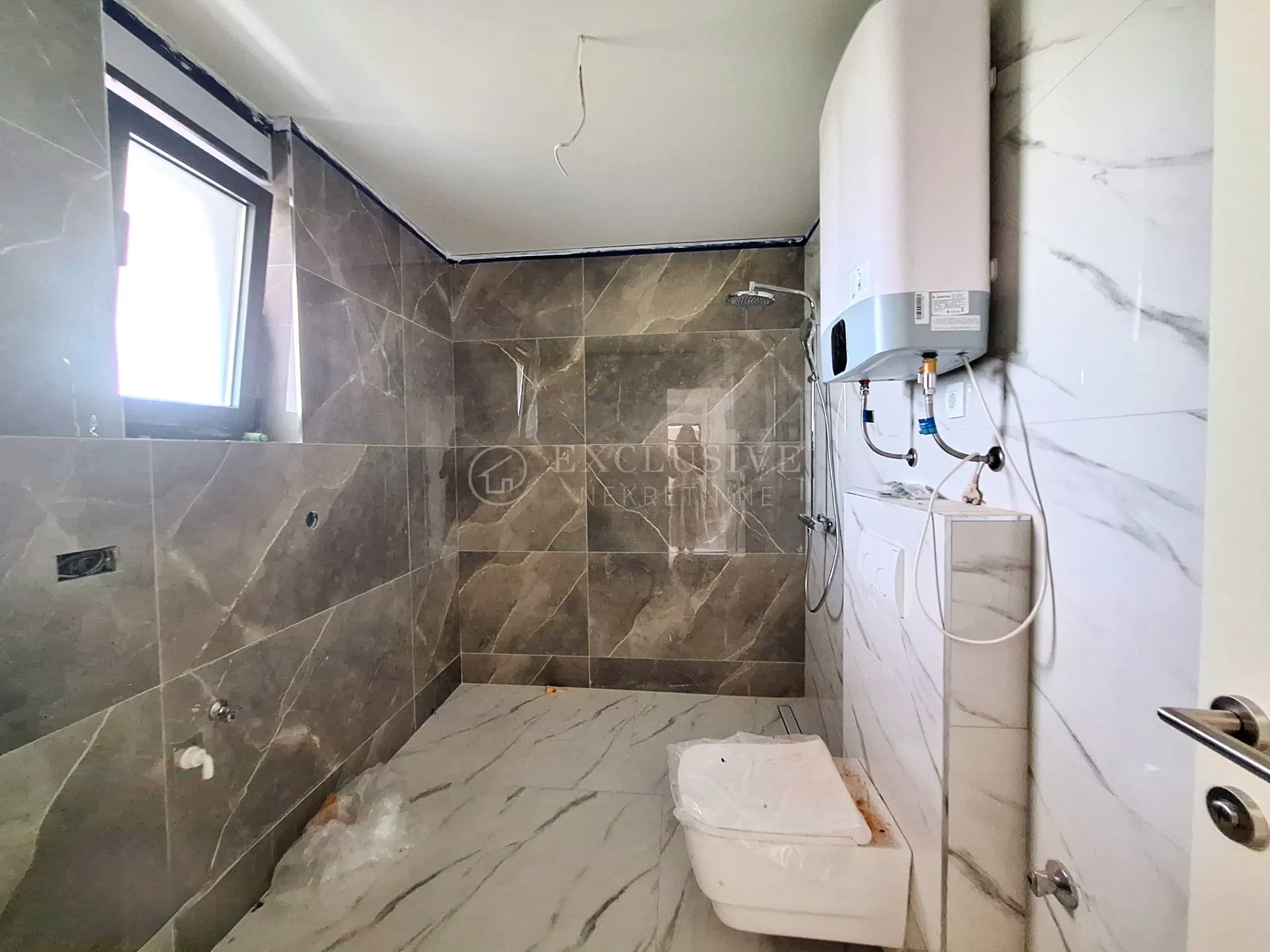 krk - prestižan dvoetažni apartman u novogradnji - slika 16