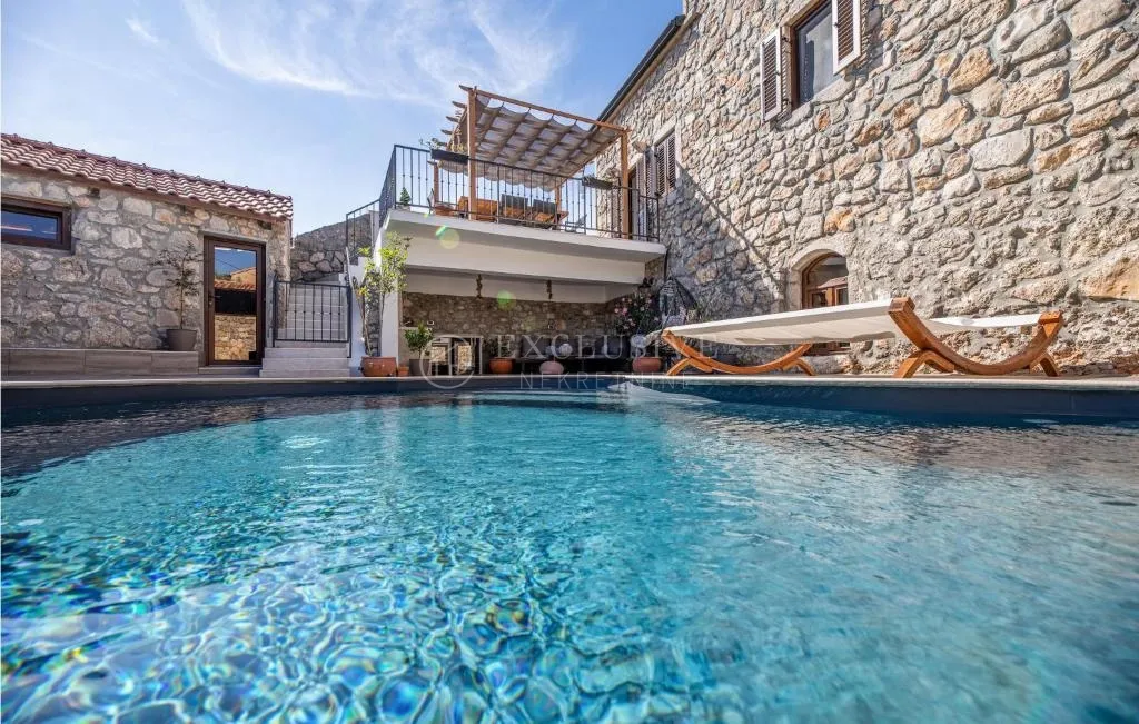 otok krk, vrbnik - kamena vila s bazenom - slika 31