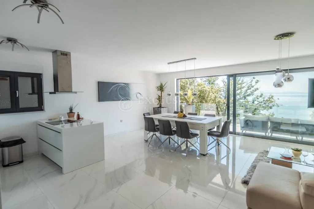 opatija-prekrasna villa s bazenom na krovu - slika 11