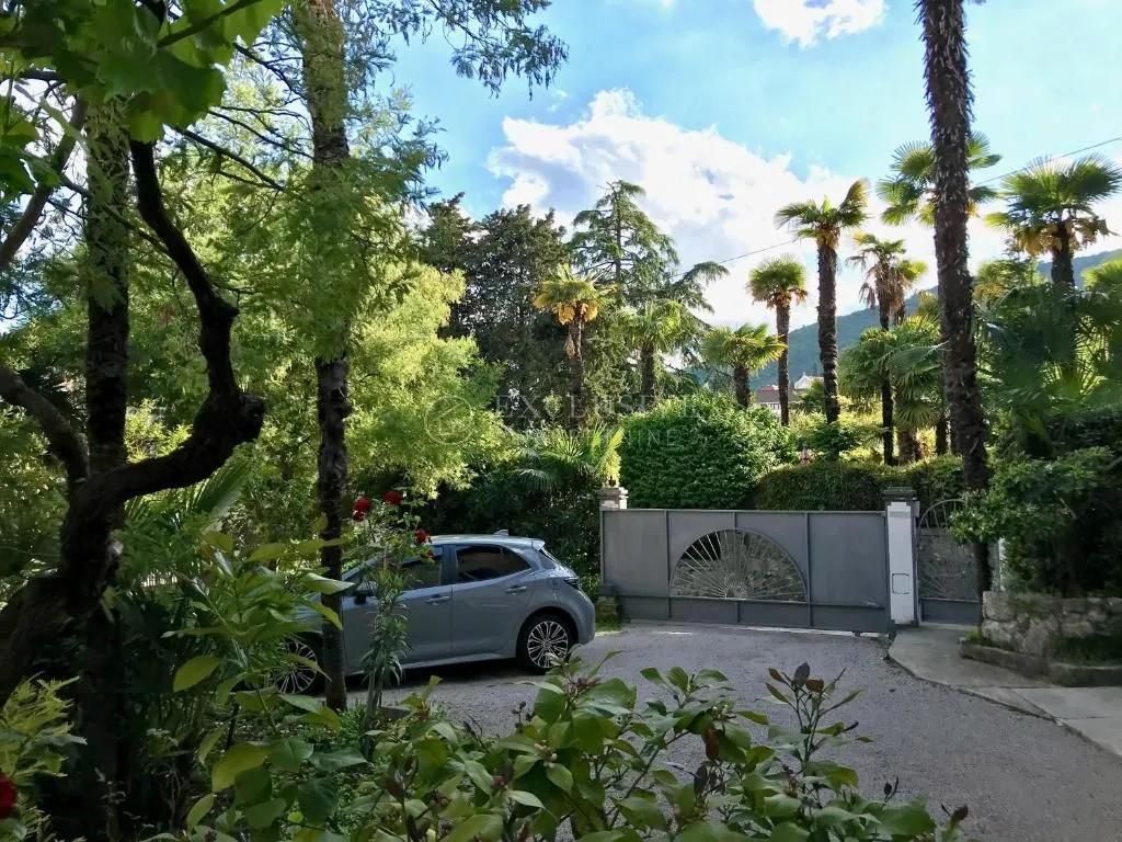opatija dvoetažni stan u vili 100m od mora - slika 2