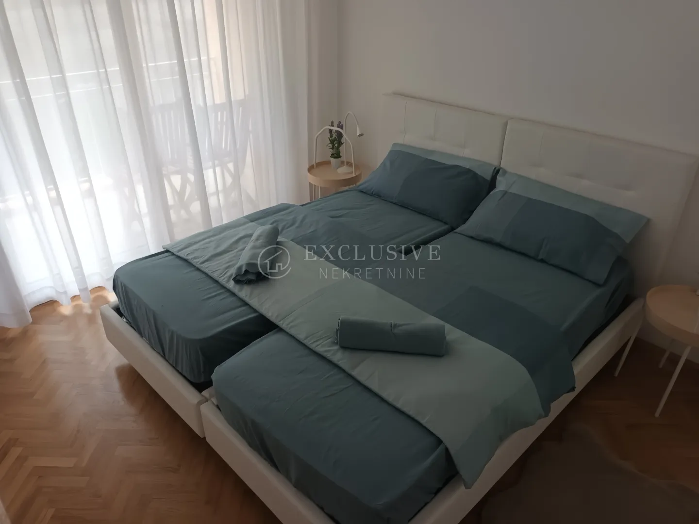 pag, mandre, kuća sa kategoriziranim apartmanima i okućnicom - slika 17