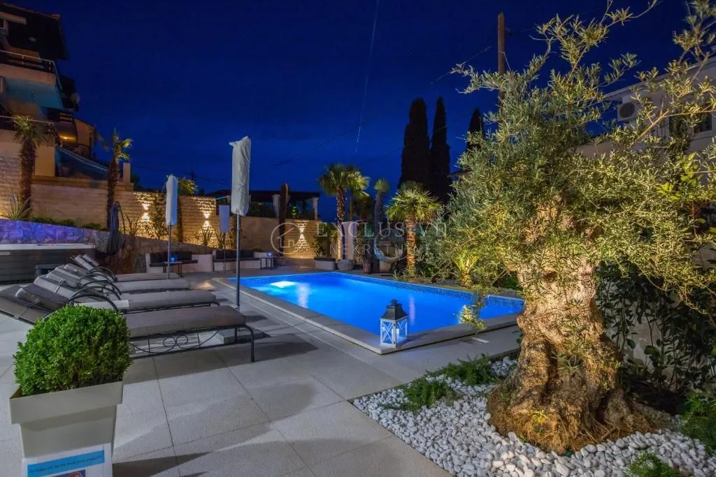 crikvenica - luksuzna villa s bazenom blizu mora - slika 3