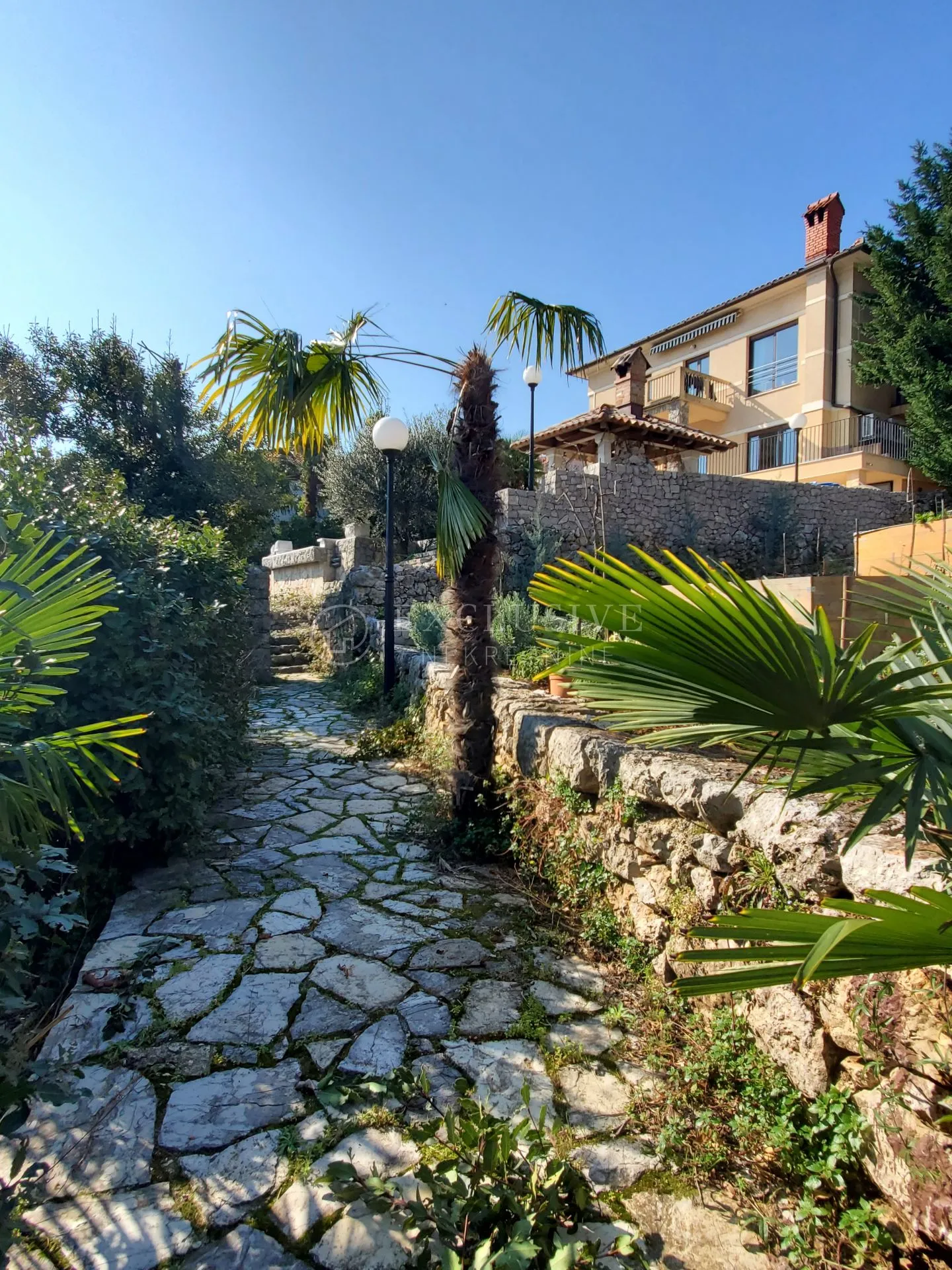 volosko villa s bazenom i lijepim vrtom- 150m od mora !! - slika 2
