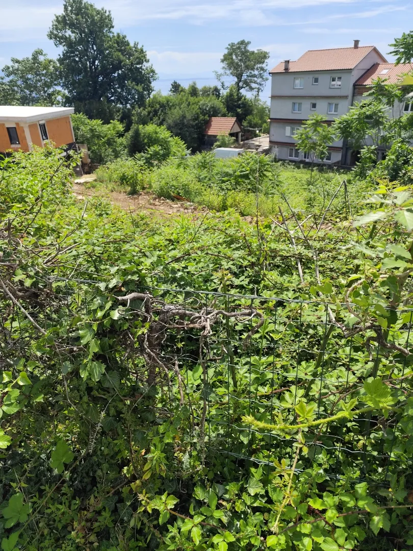 pobri gradjevinski teren od 1080 m2 - slika 2