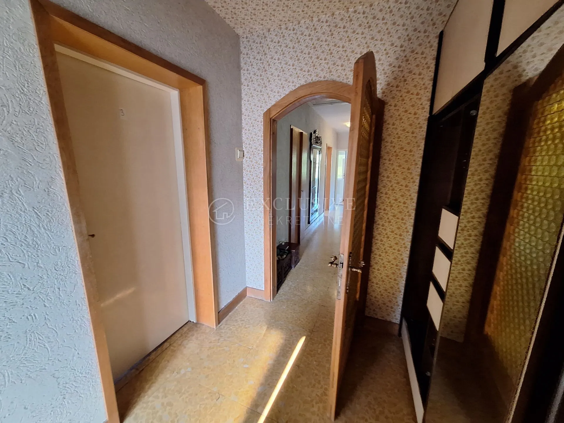 selce - vila na odličnoj lokaciji - slika 40