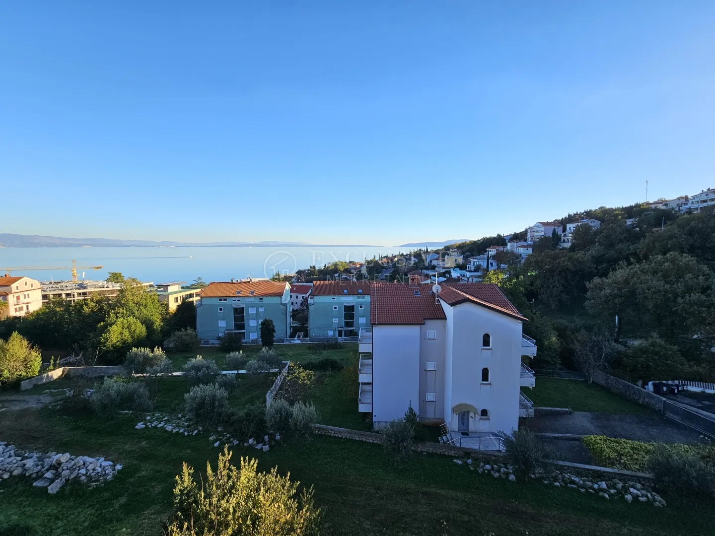 ičići-novouređeni 4 sobni stan sa velikom garažom - slika 34