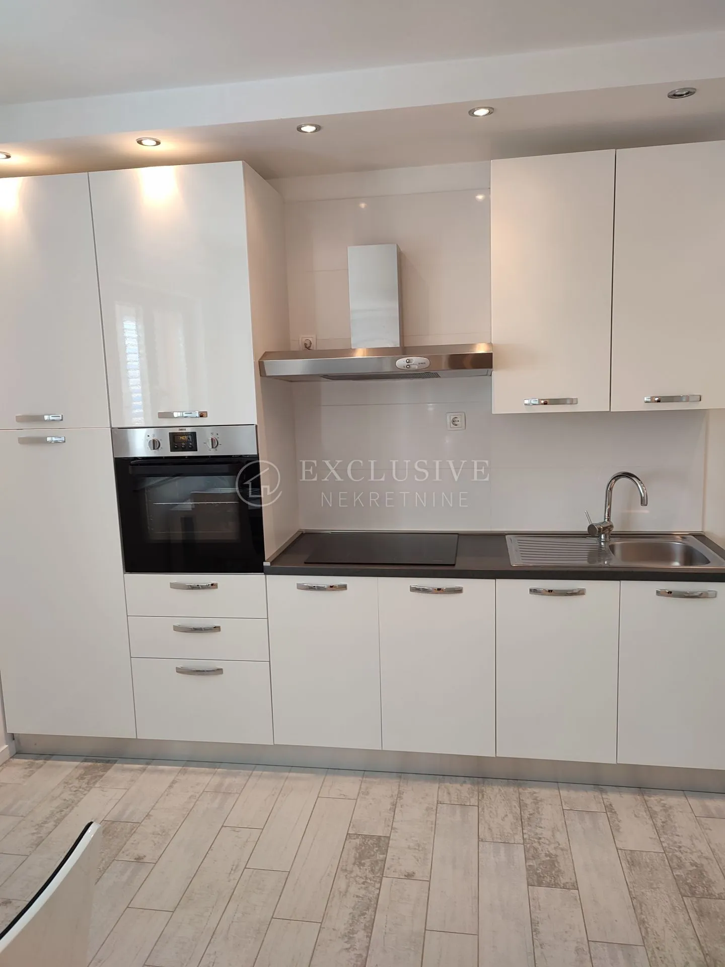 ika - oprić - apartman od dvije stambene jedinice sa bazenom - slika 5