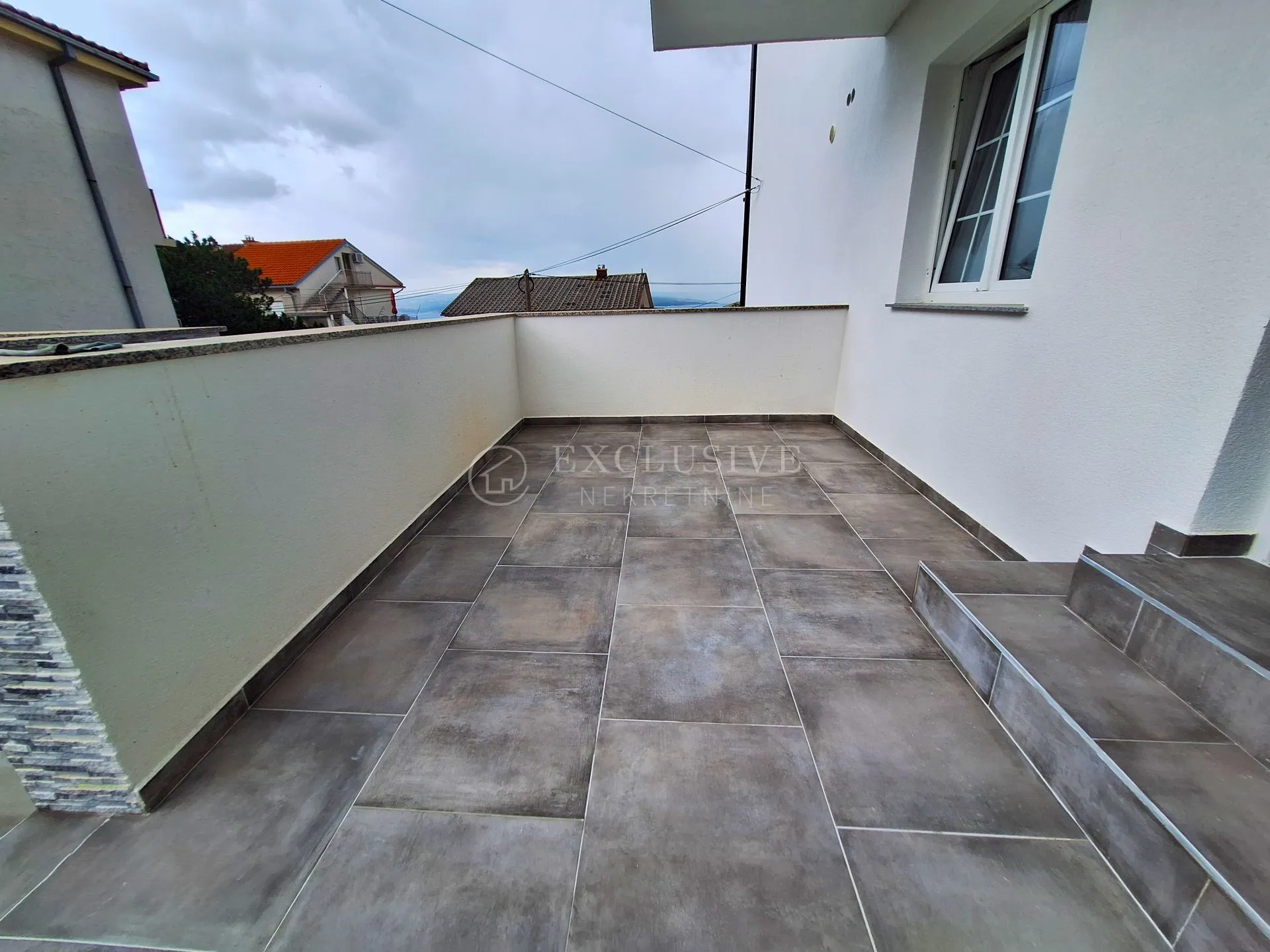 crikvenica - garsonijera s terasom i pogledom na more - slika 4