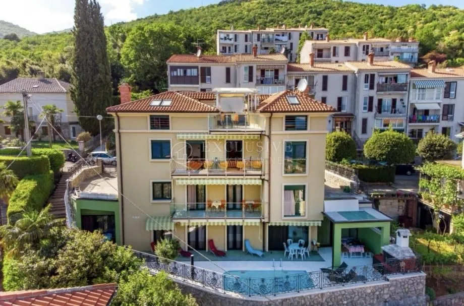 opatija vila s bazenom i tri stana s prekrasnim pogledom na more - slika 17