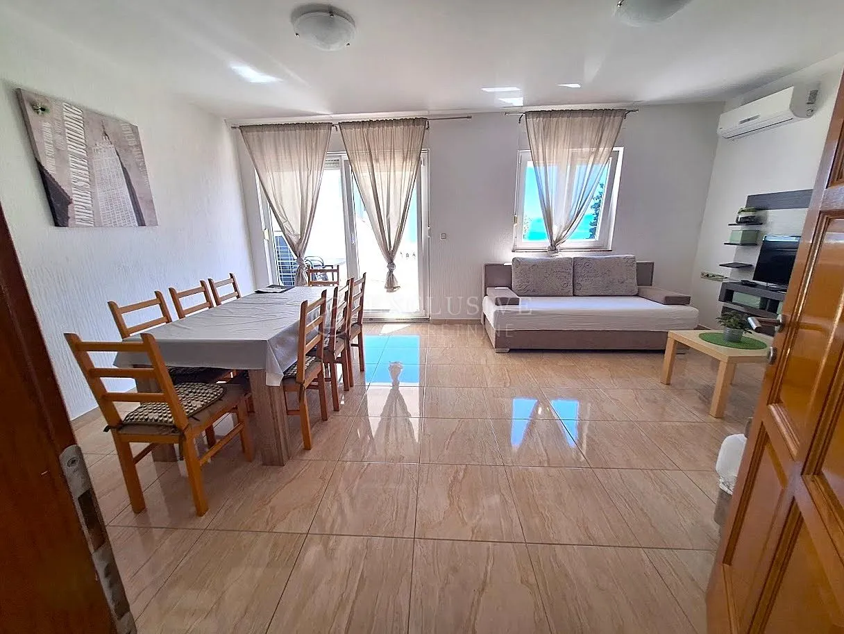crikvenica - dvojna kuća s bazenom - slika 12
