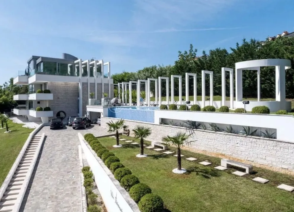 ekskluzivna villa na top lokaciji - slika 2