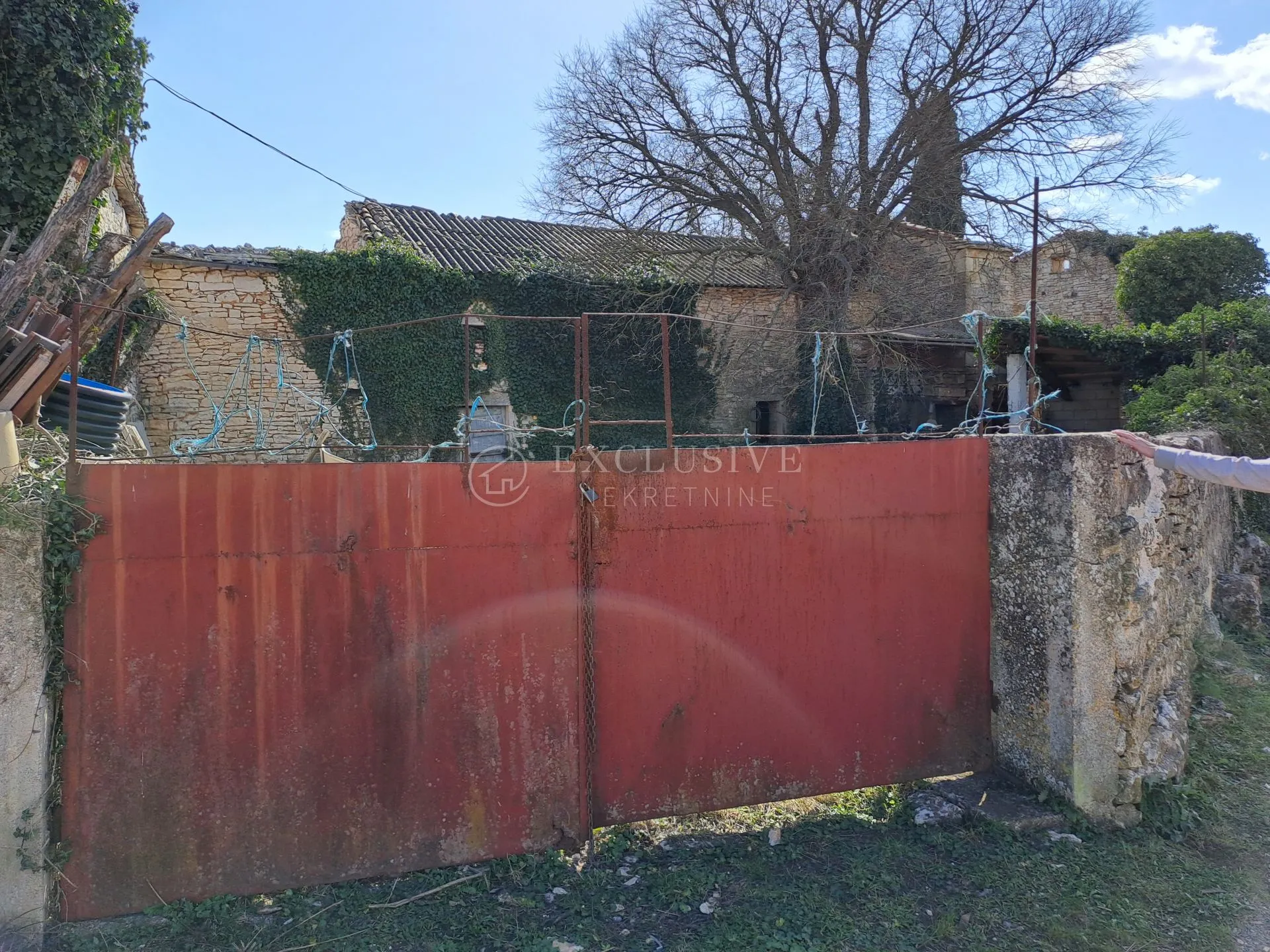 glavani, kuće starine 4 objekta sa 2000 m2 - slika 26