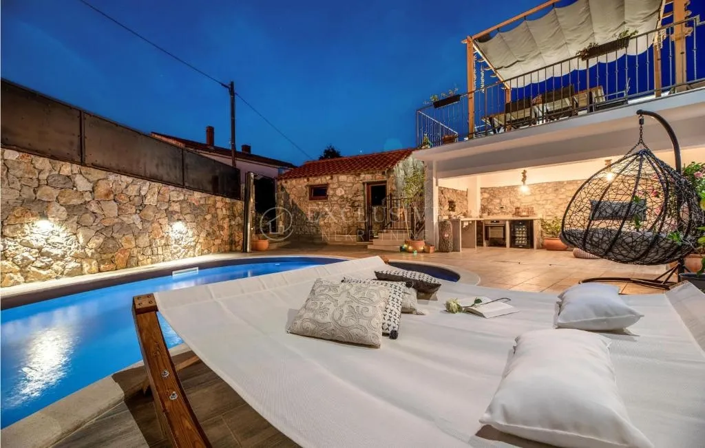 otok krk, vrbnik - kamena vila s bazenom - slika 11
